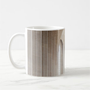 EMPTY CATHEDRAL INSIDA KAFFEMUGG