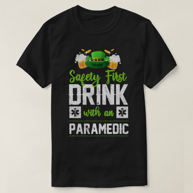 EMS Emergency Drink With A Paramedic St Patricks D T Shirt (Design framsida)
