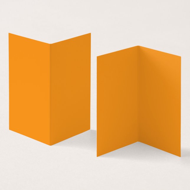 En abstrakt som blandar pulserande orange, rött oc kort (In- och utsida)
