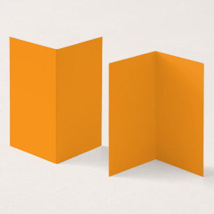 En abstrakt som blandar pulserande orange, rött oc kort
