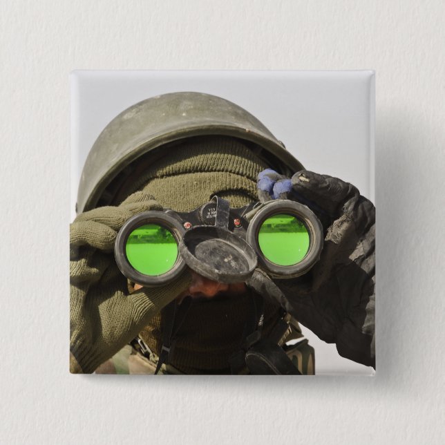 En afghansk soldat söker horisonten knapp (Framsida)