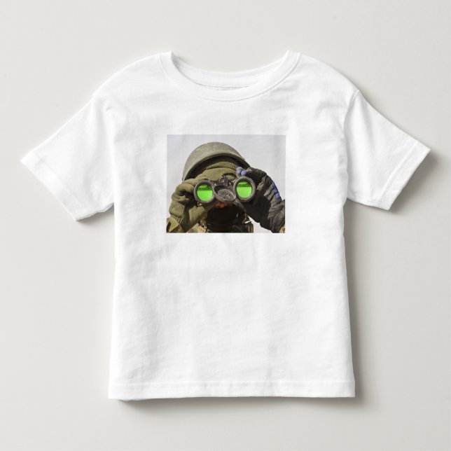 En afghansk soldat söker horisonten tee (Framsida)