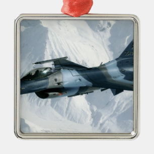 En Aggressor F-16 Julgransprydnad Metall