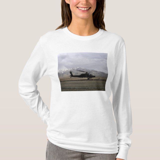 En AH-64A Apache som startar Tee Shirt (Framsida)