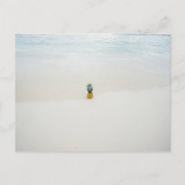 En ananas på stranden vykort