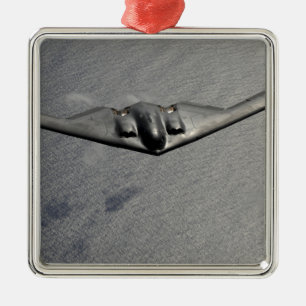 En ande B-2 flyger över Stilla havet Julgransprydnad Metall