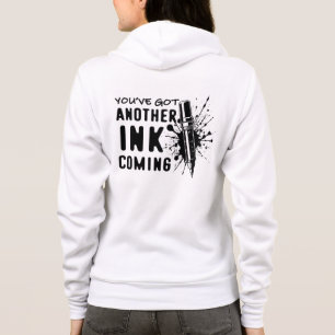 En annan BLÄCK kommer - Lustigt citat för Tattoart T Shirt