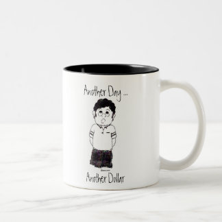 En annan dag…, en annan dollar… Två-Tonad mugg