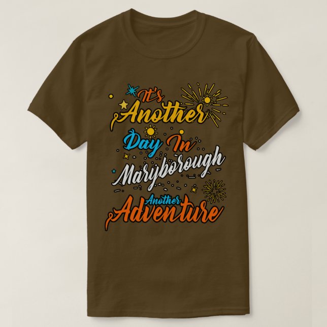 En annan dag i Maryborough en annan äventyr T Shirt (Design framsida)