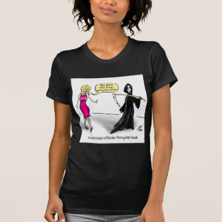 En annan fara av bipolärt: Flörta med död T-shirt