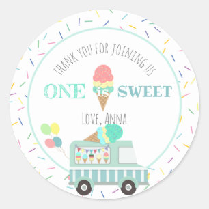 En är Sweet Ice Cream First Birthday Favor Runt Klistermärke