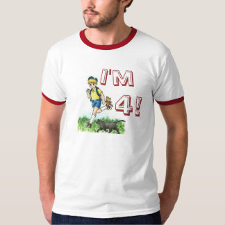 En årig pojke lyckliga fyra tee