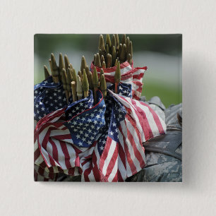 En armésoldats ryggsäck knapp