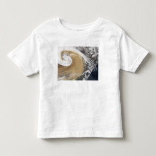En asiatisk stormby korsar det Stillahavs- T-shirt