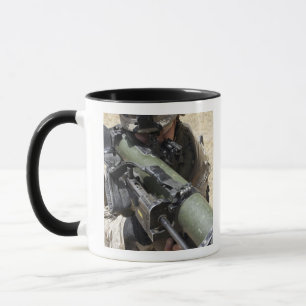 En assaultman mugg