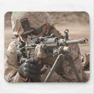 En automatisk vapenartillerist för squad ger musmatta