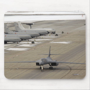 En B--1BLancer ankommer på Eielson flygvapen Musmatta