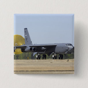 En B-52 Stratofortress utplacerar dess Knapp