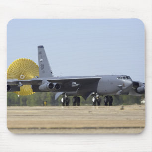 En B-52 Stratofortress utplacerar dess Musmatta
