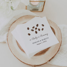 En baby brygger kaffe Baby shower eller bröllop Pappersservett