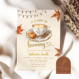 En baby brygger kaffe Baby Shower med höstlöv Inbjudningar