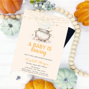 En baby bryggs prickar söt Halloween baby shower Inbjudningar