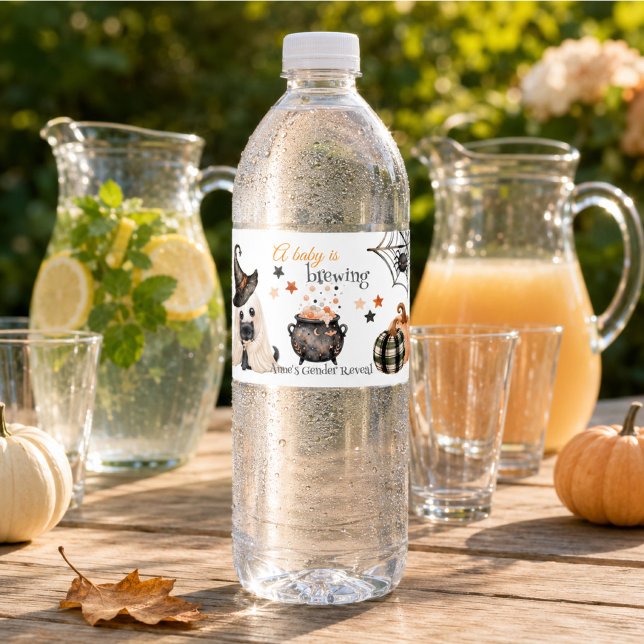 En baby bryggs  vattenflaskor etikett (A Baby Is Brewing Water Bottle Label)