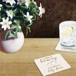 En Baby håller på att blåsa babyskabruk Underlägg Papper Kvadrat