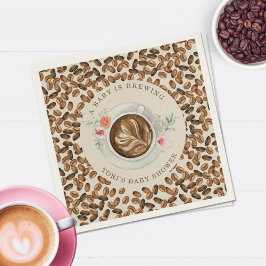 En Baby håller på att bryta Blommigten för kaffeba Pappersservett