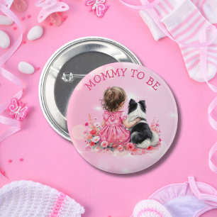 En babyflicka och hennes hund Gravid mammas baby s Knapp