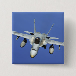 En bålgeting F/A-18 deltar i en beskickning Knapp