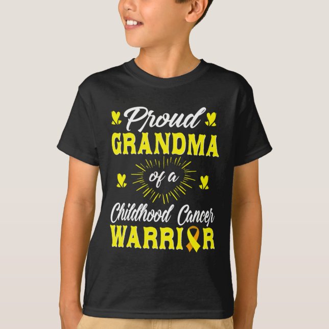 En barncancervårdare som är känd som mormor. t shirt (Framsida)