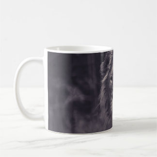 EN BEAUTIFULL LEJON VID PARKEN ZOO-SVERIGE KAFFEMUGG