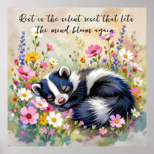 En bedårande skunk som sover i blommor och citat poster