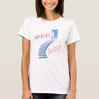 En Behålla som arbetar med återställning av stegfe T-shirt