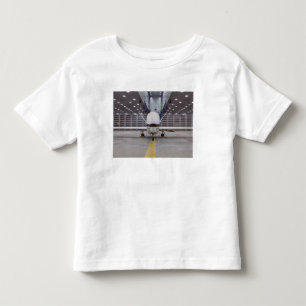 En bekläda beskådar av ett obemannat flygplan för t shirt