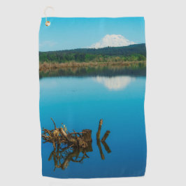 En bergsPeers över en hedge