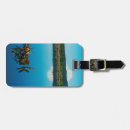 En bergsPeers över en hedge Bagagebricka