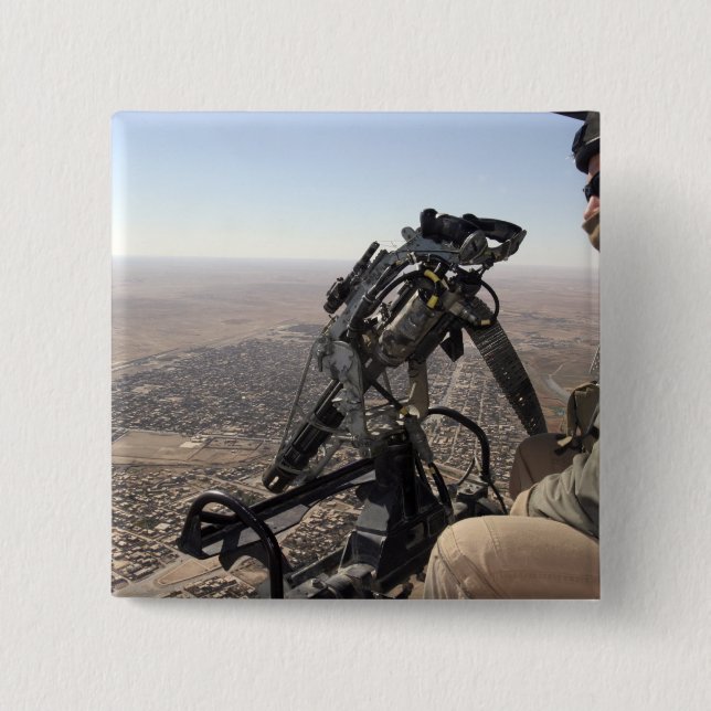 En besättningschef letar efter misstänkt aktivitet knapp (Framsida)