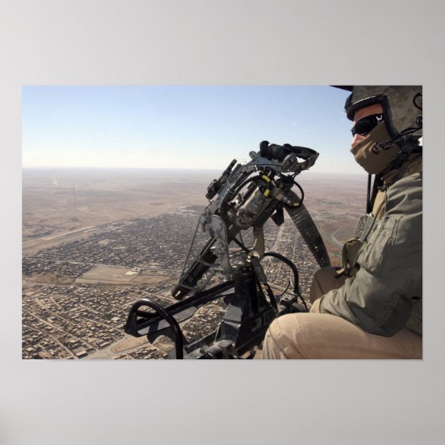 En besättningschef letar efter misstänkt aktivitet poster (Framsidan)