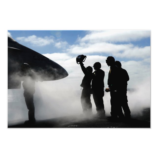 En besättningsmedlem i cockpit fototryck (Framsidan)