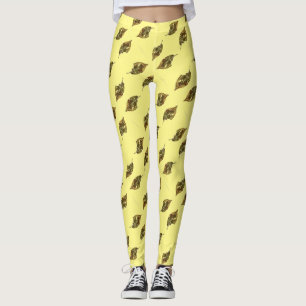 En bild i sidled av ett äpple löv i grönt på gult leggings