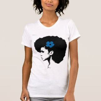 En blå blomma tee shirt
