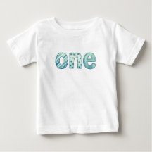 En blå mönstrad 1-års födelsedags baby-t-shirt
