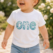 En blå mönstrad 1-års födelsedags baby-t-shirt