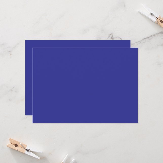 en blå vägg med en klocka inbjudningar (Fram/Back In Situ)