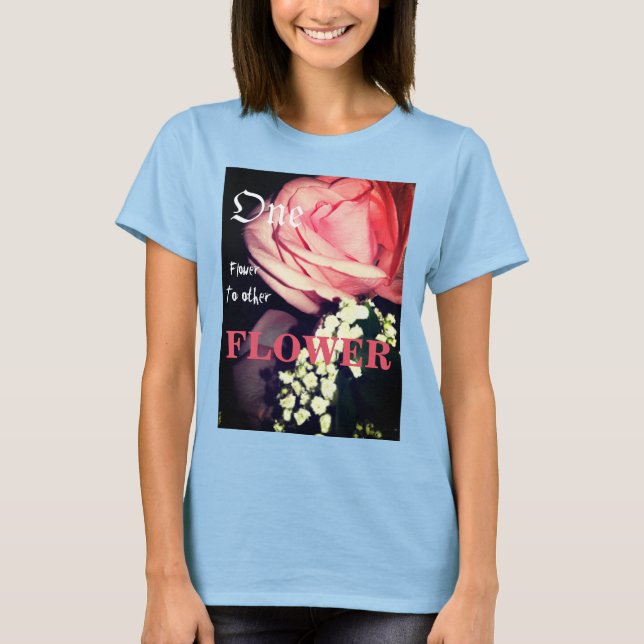 en blomma till en annan blomma t-shirt (Framsida)