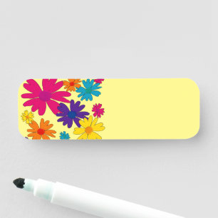 En blommigt av daisy blommor namnbricka