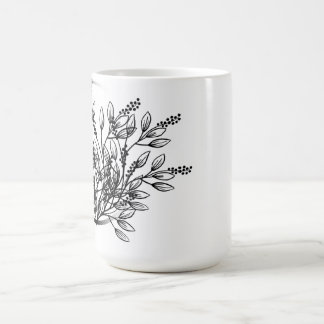 En blomsterdesign som gör en kopp elegant