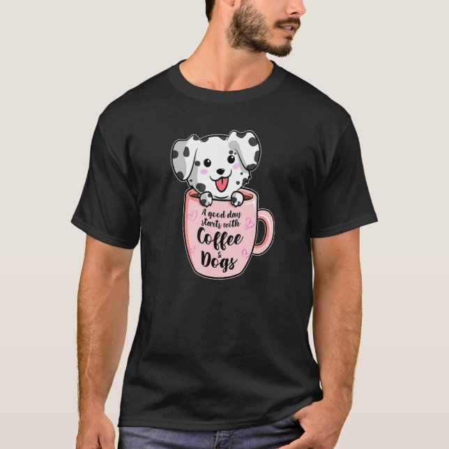 En Bra dag med kaffe och Hundar Dalmatiskt kaffe T Shirt (Framsida)